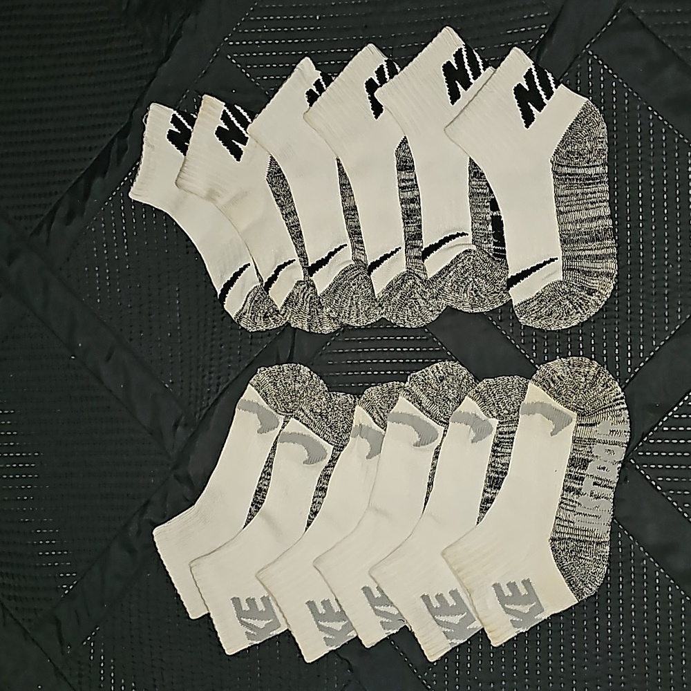 White Nike Boys socks sz 5-7 NWOT